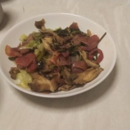 美味しく出来ました。水菜の代わりに空芯菜とレタスを入れました。